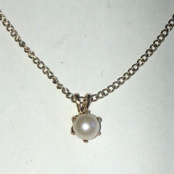 Vintage Jewelry - Vintage Gold Tone Chain Dainty Faux Pearl Pendant Necklace